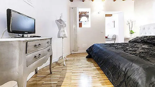 Urbana 33 Guest house
