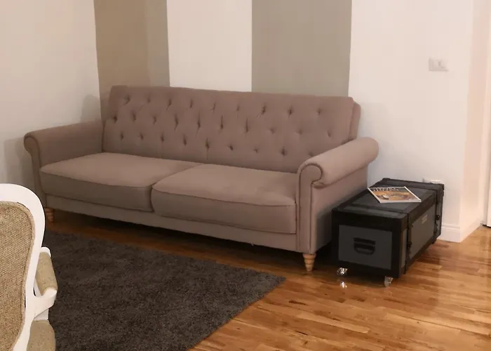 Urbana 33 Guest house