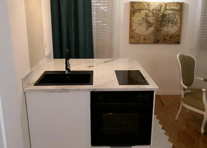 Urbana 33 Guest house